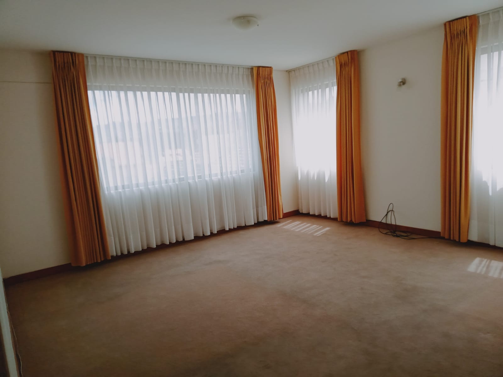 Departamento en AnticréticoANTICRETICO REGISTRABL, ELEGANTE DEPARTAMENTO EN ACHUMANI SECTOR ASILO 3 dormitorios 4 baños 2 parqueos Foto 21