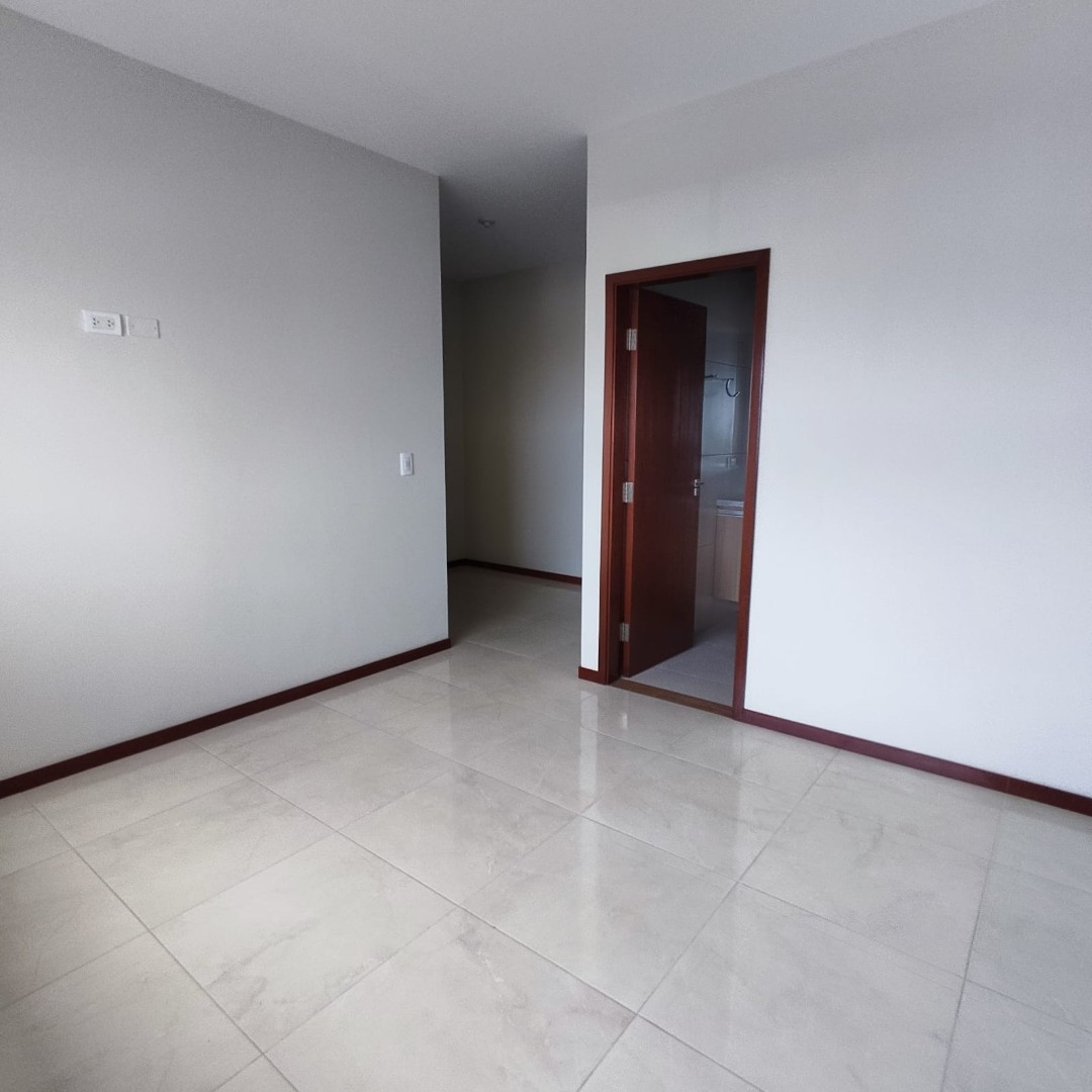 Departamento en Entre 1er y 2do anillo Oeste en Santa Cruz de la Sierra 2 dormitorios 2 baños  Foto 7