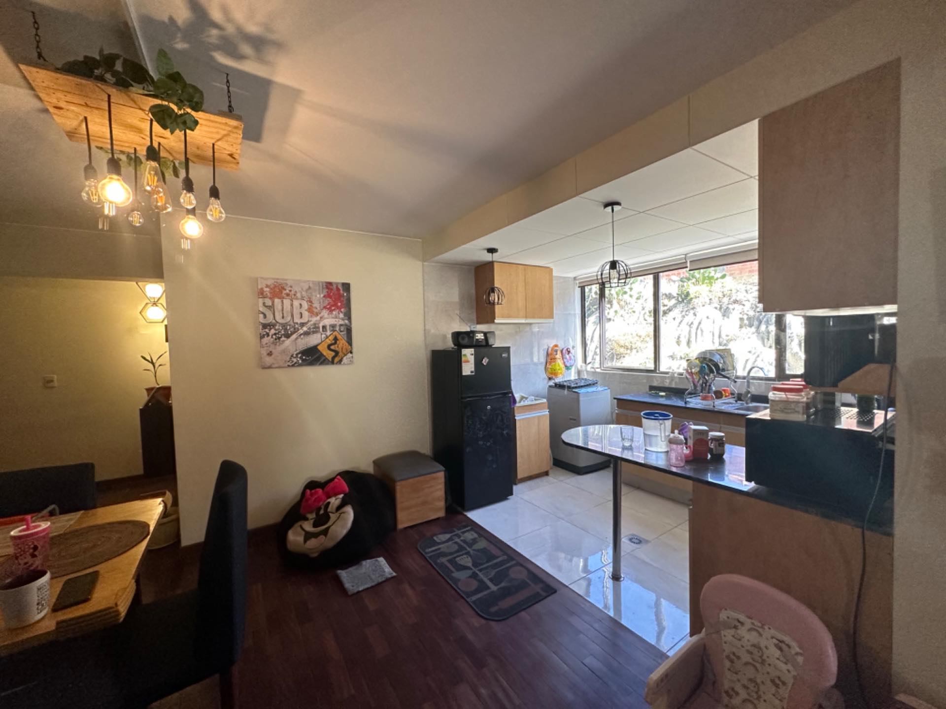 Departamento en VentaDEPARTAMENTO EN VENTA!! Obrajes avenida costanera a una cuadra del cementerio jardín  2 dormitorios 2 baños 1 parqueos Foto 3