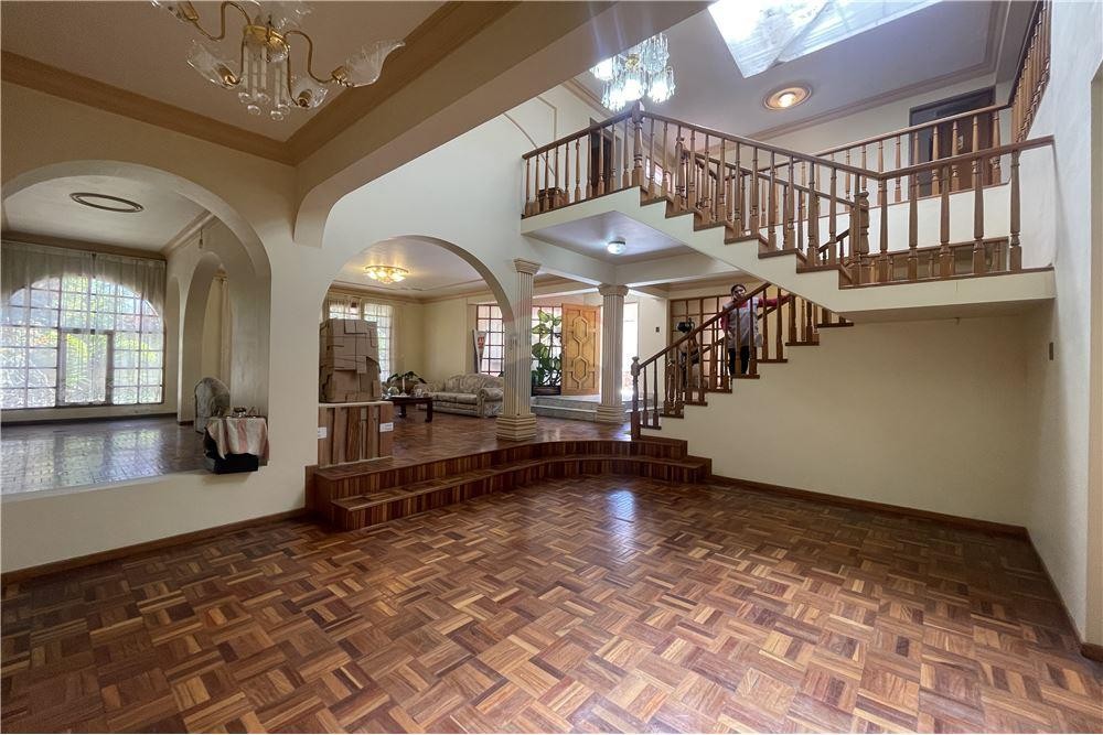 En Alquiler a $us 850 Foto 1