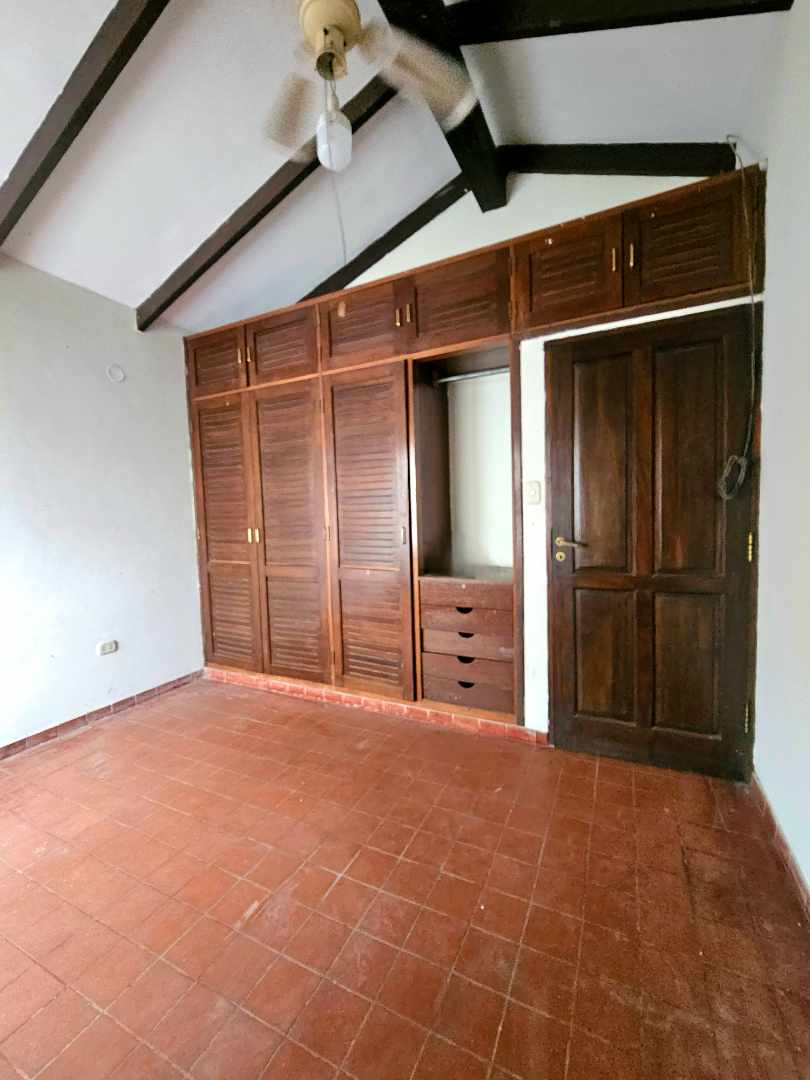Casa en AlquilerAv. Ibérica- Barrio las LAS PALMAS  5 dormitorios 4 baños 3 parqueos Foto 9