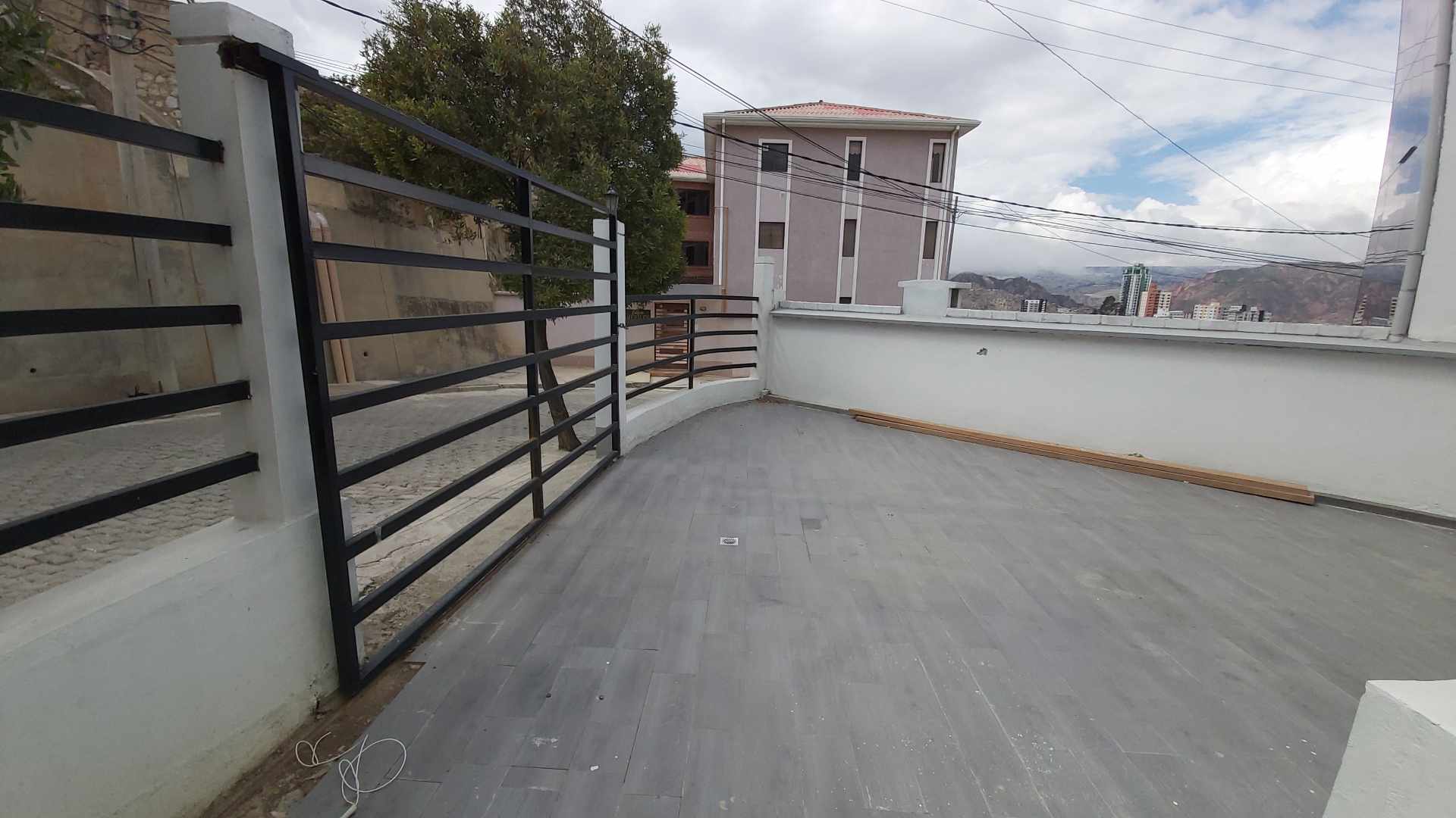 Casa en Achumani en La Paz 5 dormitorios 6 baños 3 parqueos Foto 3