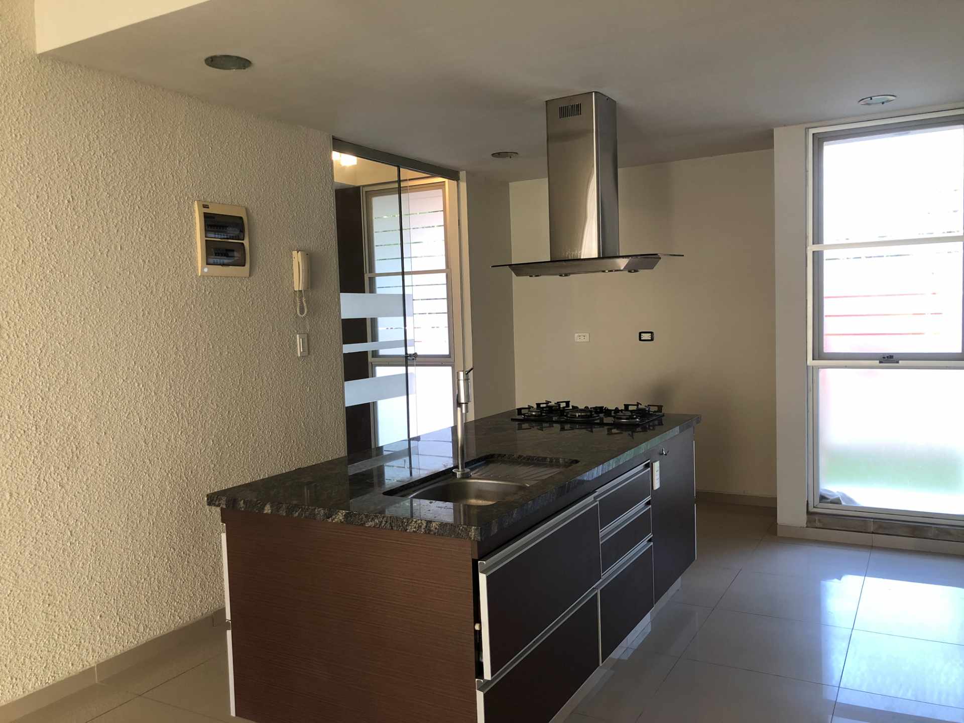 Casa en Entre 6to y 7mo anillo Norte en Santa Cruz de la Sierra 3 dormitorios 3 baños 2 parqueos Foto 1