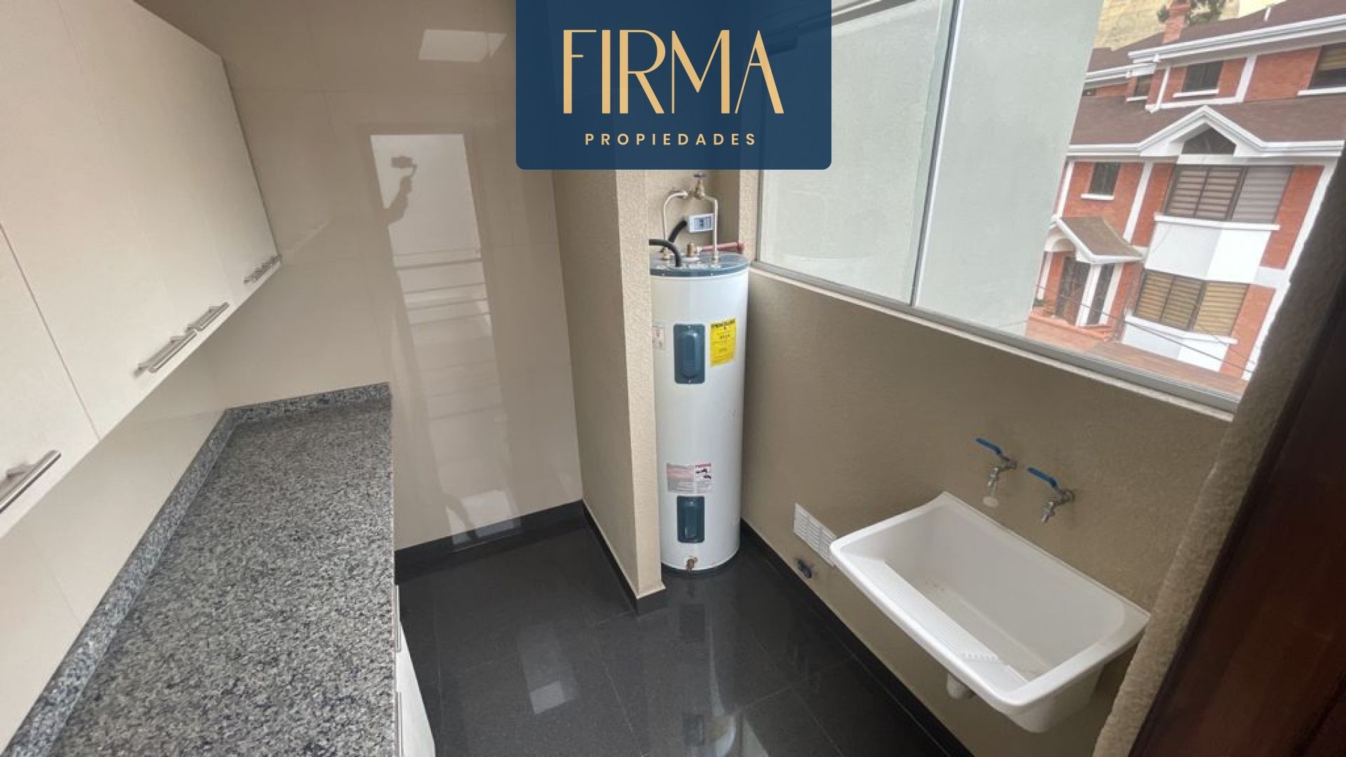 Casa en Irpavi en La Paz 3 dormitorios 4 baños 2 parqueos Foto 2