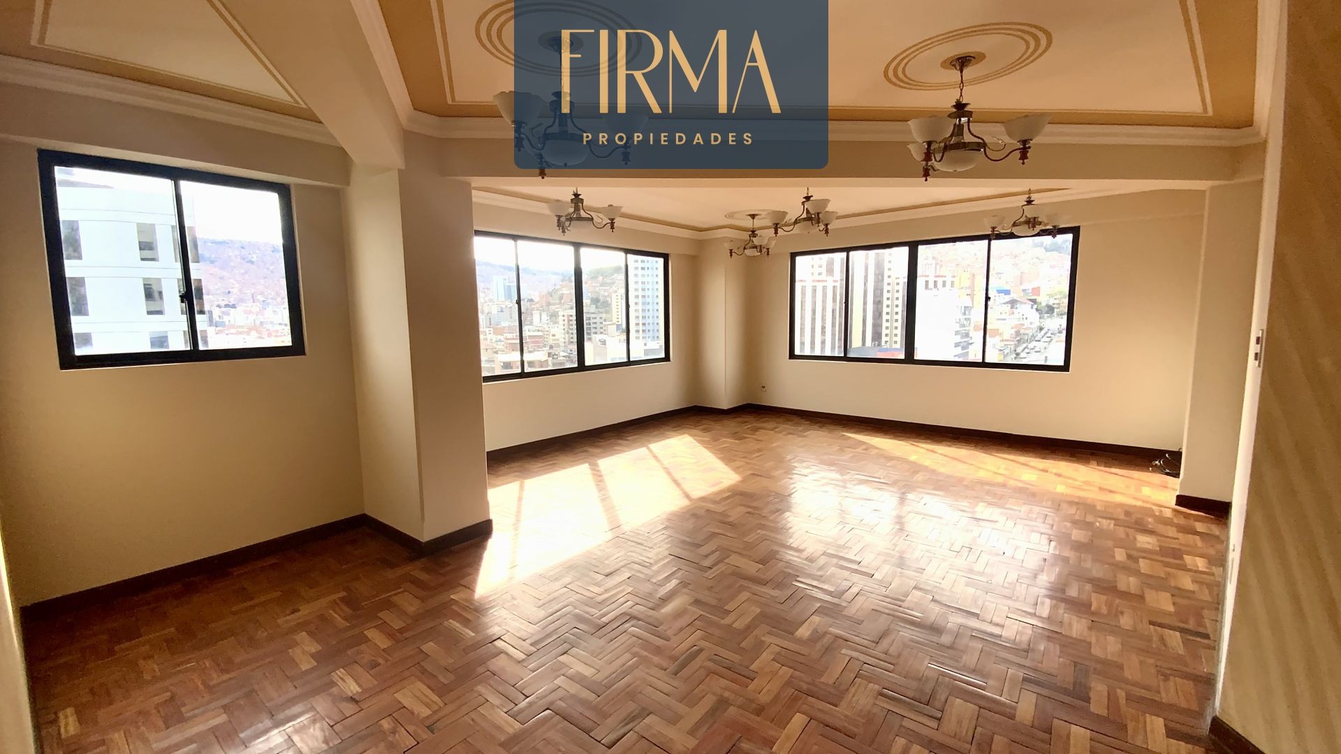 Departamento en VentaCOMPRA ESTE AMPLIO Y CÉNTRICO DEPARTAMENTO EN MIRAFLORES 5 dormitorios 4 baños 1 parqueos Foto 17