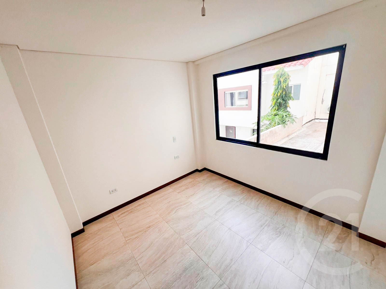 Departamento en VentaAv. Roca y Coronado, 4to. Anillo. Barrio Curupaú, calle Chuturubices. Foto 4