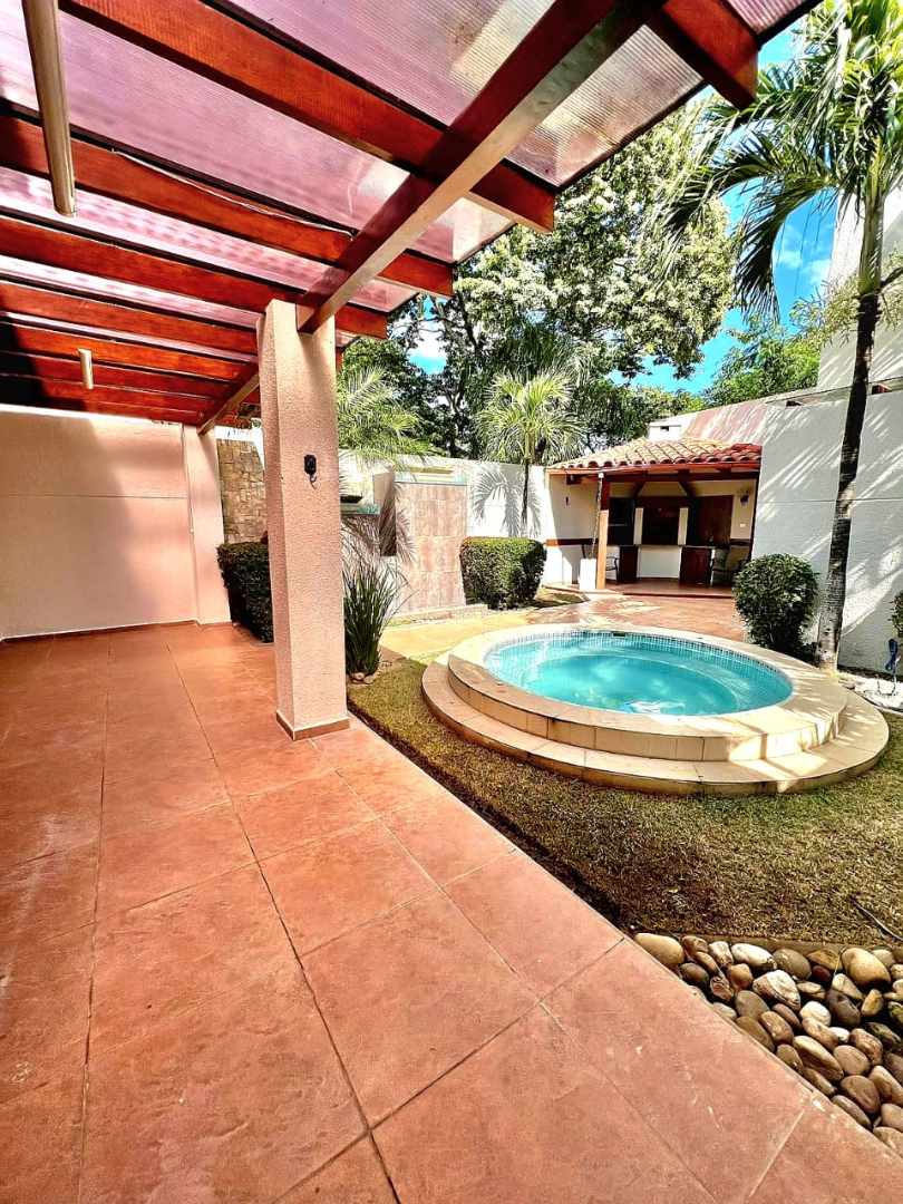 En Alquiler a Bs 8,500 Foto 2