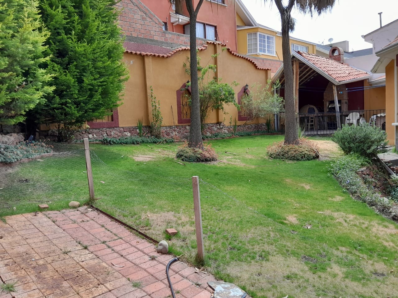 Casa en Achumani en La Paz 3 dormitorios 4 baños 5 parqueos Foto 2