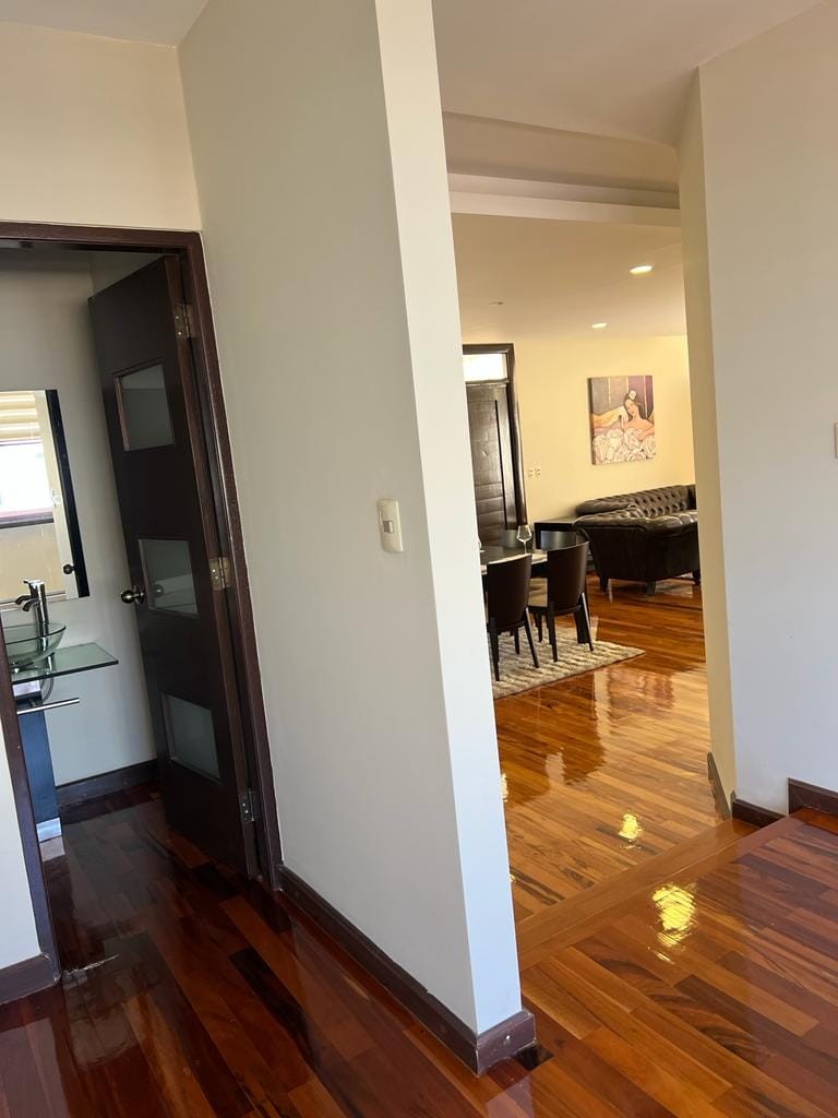 Departamento en Calacoto en La Paz 3 dormitorios 5 baños 1 parqueos Foto 9