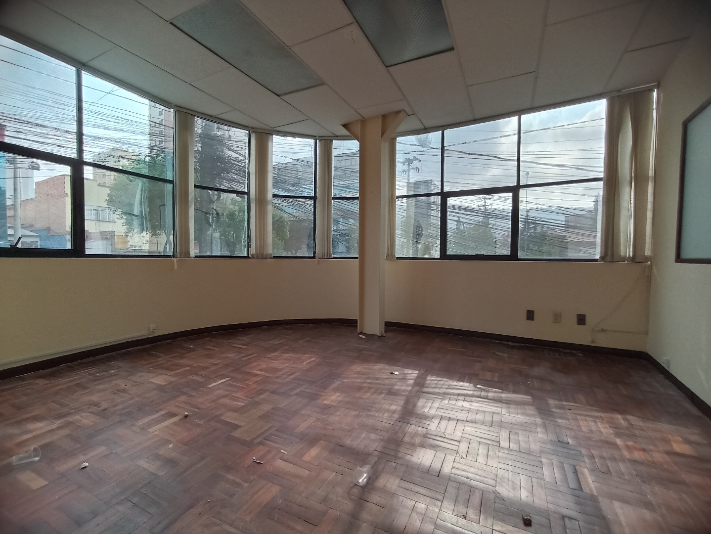 Oficina en Miraflores en La Paz 13 dormitorios 5 baños 2 parqueos Foto 15