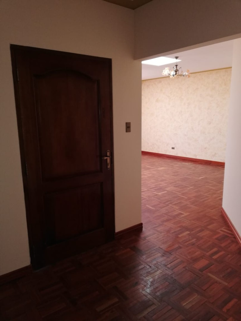 Departamento en AnticréticoDEPARTAMENTO EN ANTICRETICO Av. Quintanilla Zuazo, Calle Eugenio Patiño. Pasaje Pacheco ( DAN 006), 3 dormitorios 2 baños  Foto 9