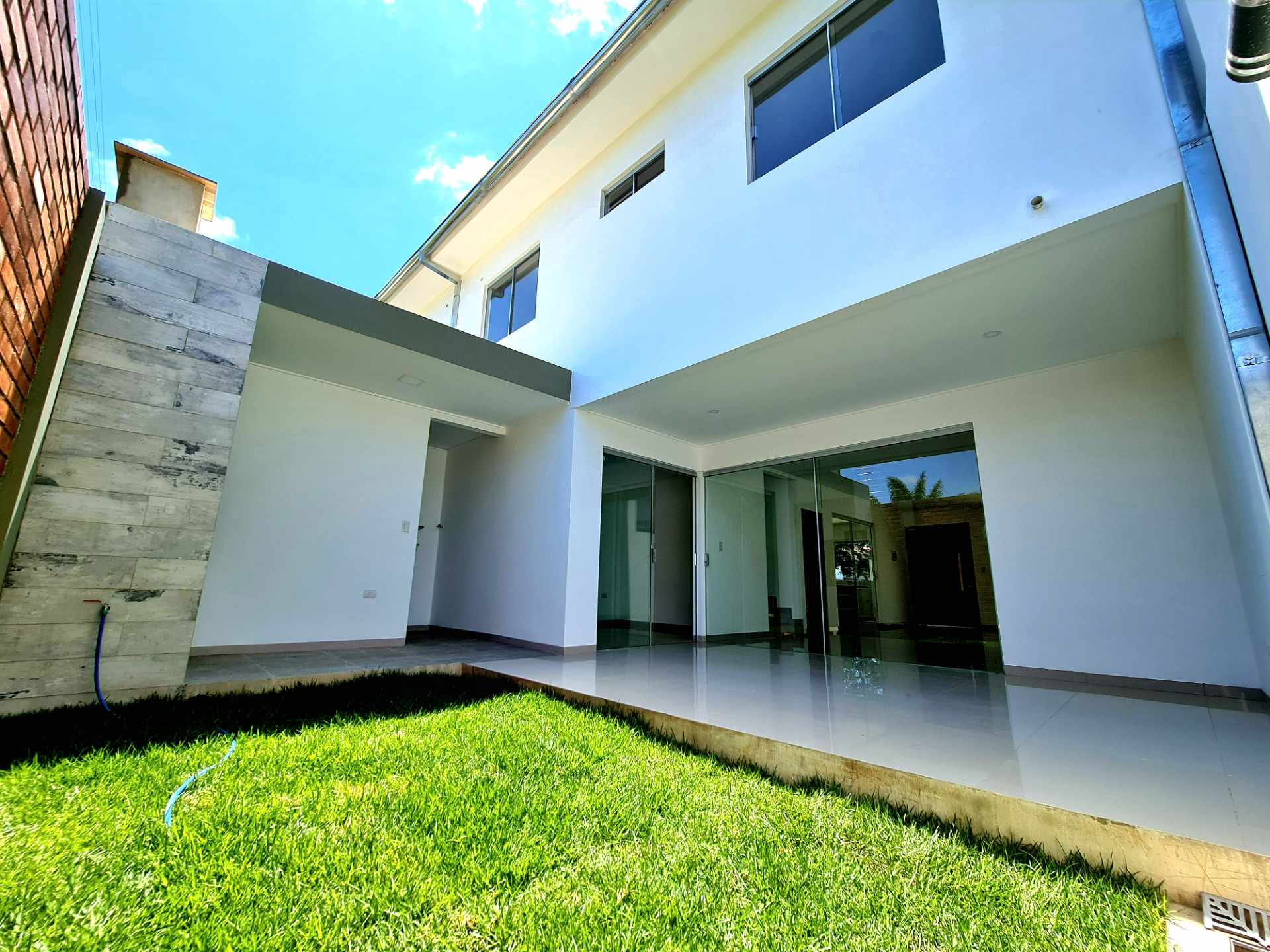 Casa Zona Norte 
km 8½ Banzer (Zona Col. Cambridge)
Condominio Las Palmeras 2 Foto 22