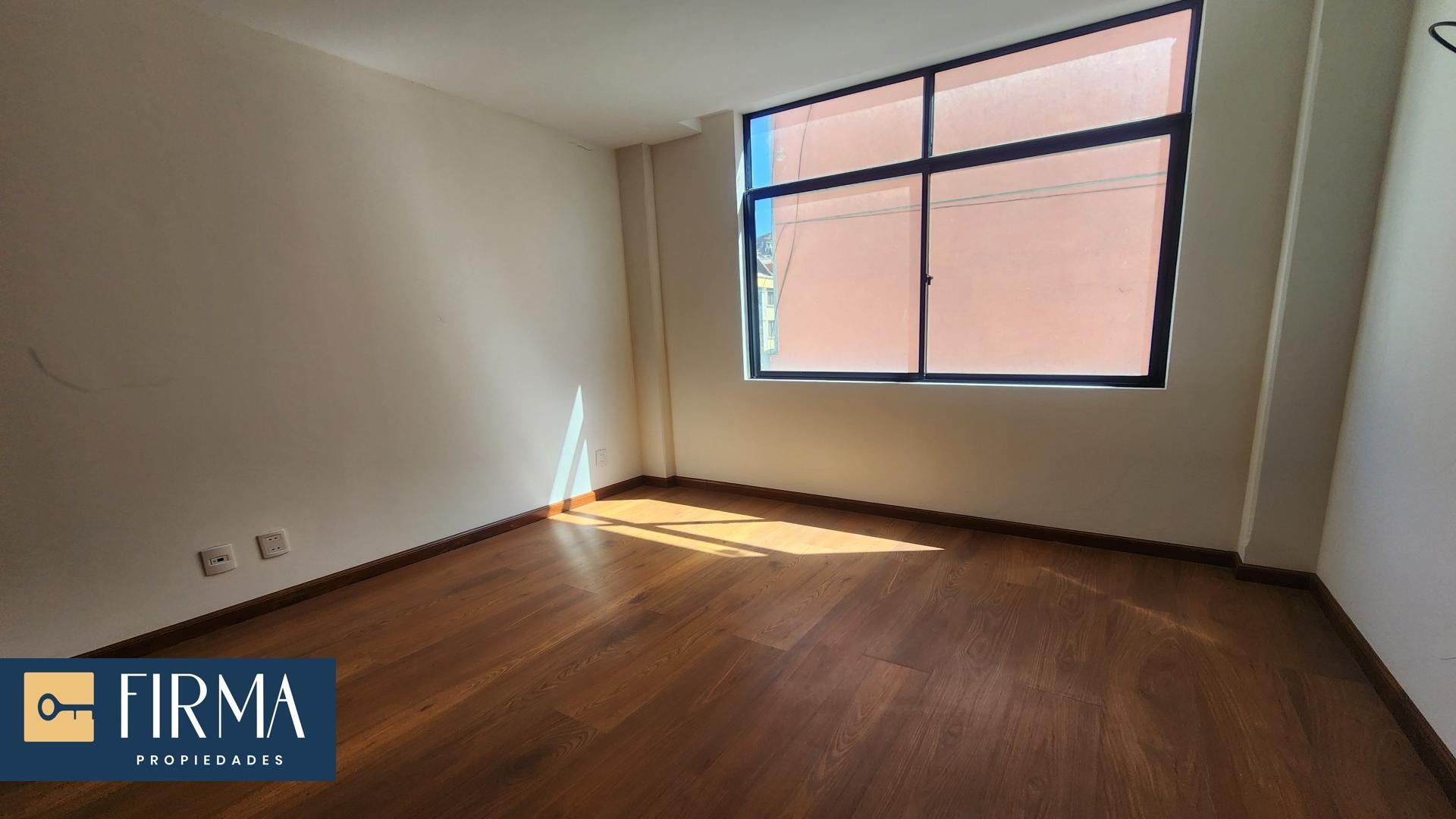 Departamento en VentaDEPARTAMENTO EN VENTA CON BALCON EN URBANIZACION PRIVADA FRANCIA, ACHUMANI Foto 8