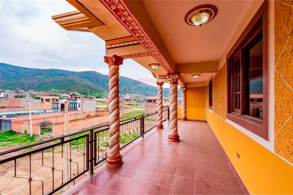 Casa en Sacaba en Cochabamba 12 dormitorios 5 baños 3 parqueos Foto 9