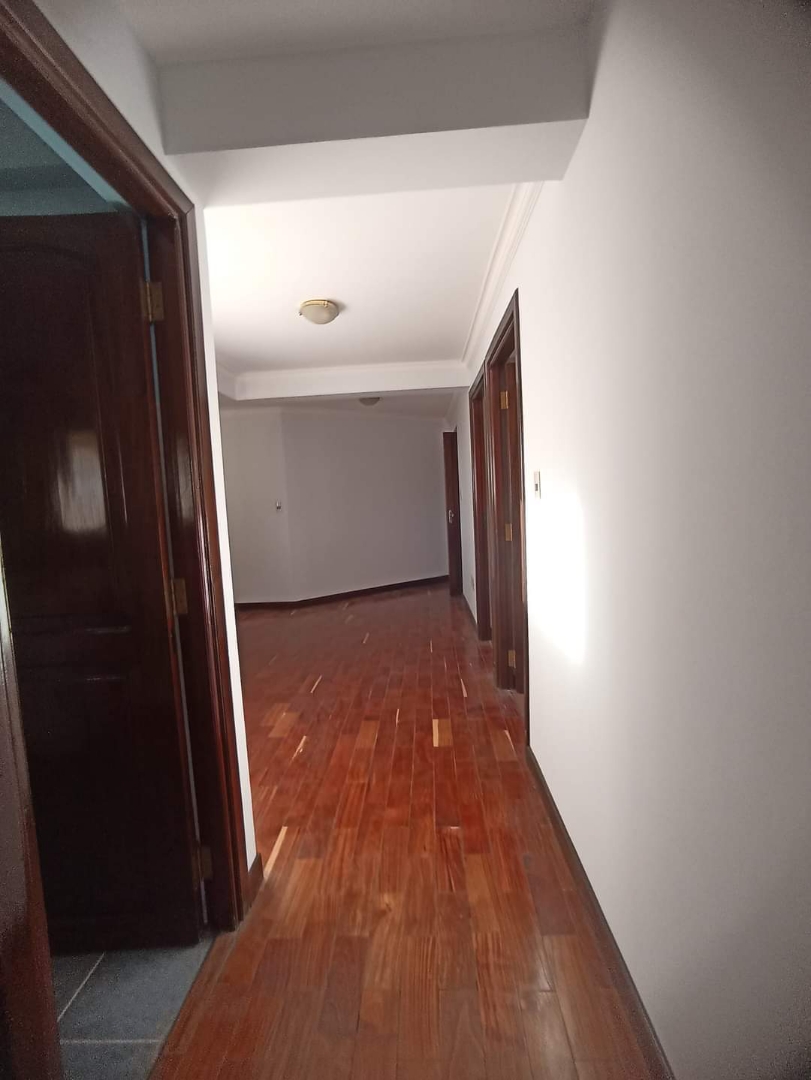 Departamento en Cota Cota en La Paz 3 dormitorios 4 baños 1 parqueos Foto 14
