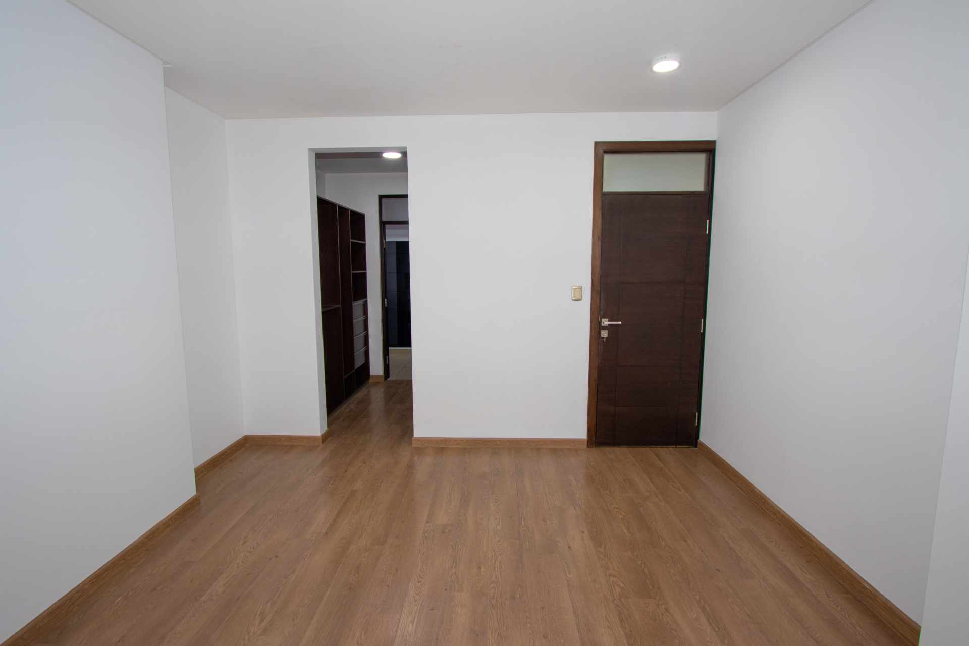 Departamento en VentaEdificio Versalles, Calle Miguel Aguirre - Zona Queru Queru 3 dormitorios 2 baños 2 parqueos Foto 11