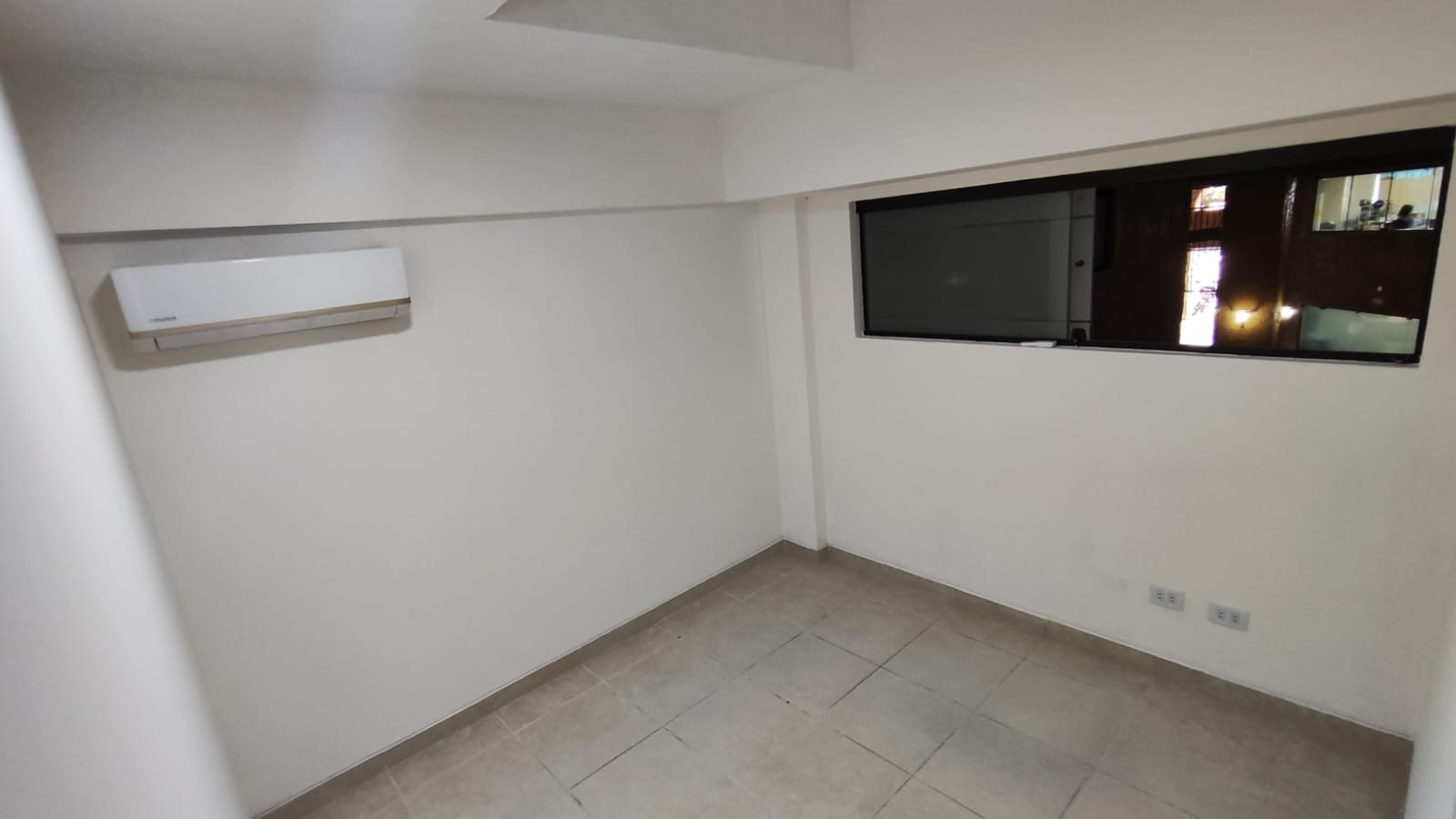 Oficina en Entre 1er y 2do anillo Norte en Santa Cruz de la Sierra 2 dormitorios 1 baños  Foto 4