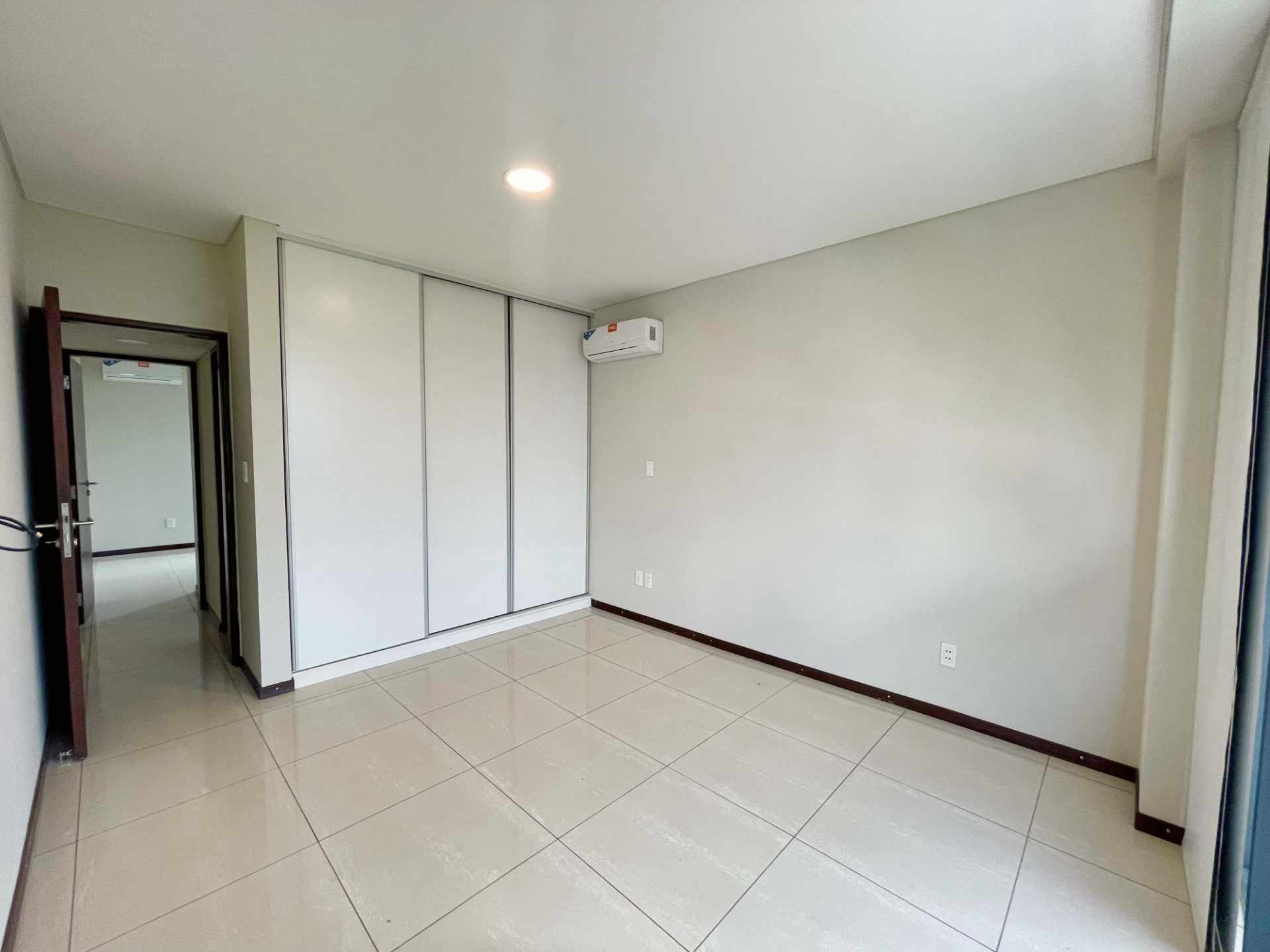 Departamento en AlquilerEN ALQUILER DPTO EQUIPETROL( canal Isuto y 3er anillo)   Foto 11