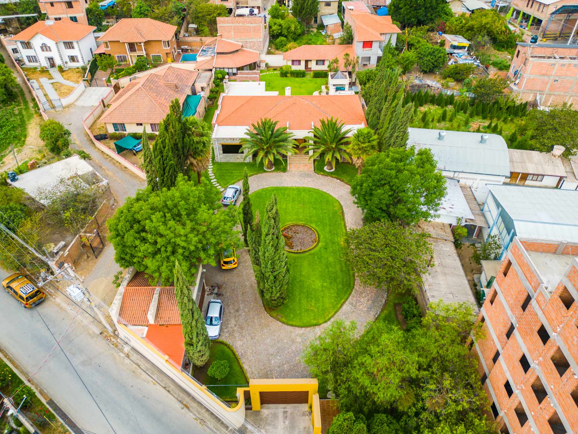 Casa en VentaFABULOSA PROPIEDAD E VENTA ZOBRE CALLE CARACOL ZONA TROJES Foto 1