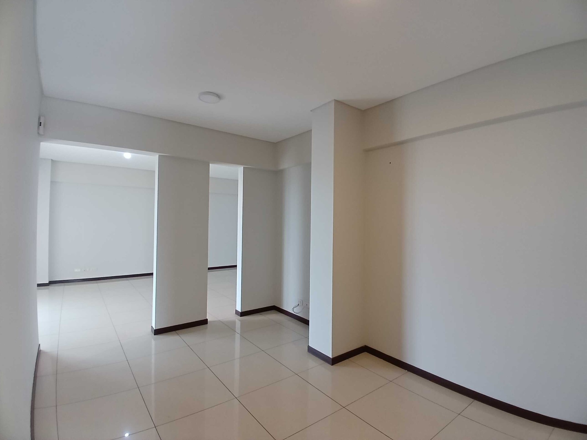 Departamento en Alquiler📢 ALQUILER DPTO EN COND. CURUPAU – AV. PARAGUA 4 dormitorios 4 baños 1 parqueos Foto 10