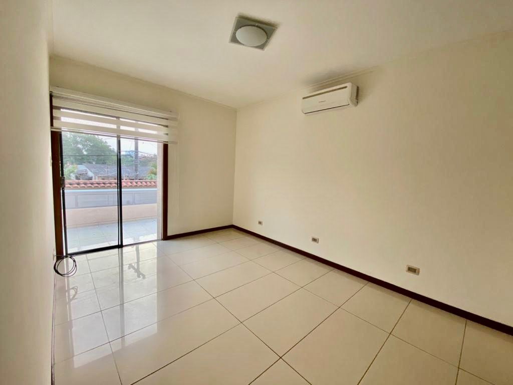 En Alquiler a Bs 12,800 Foto 3