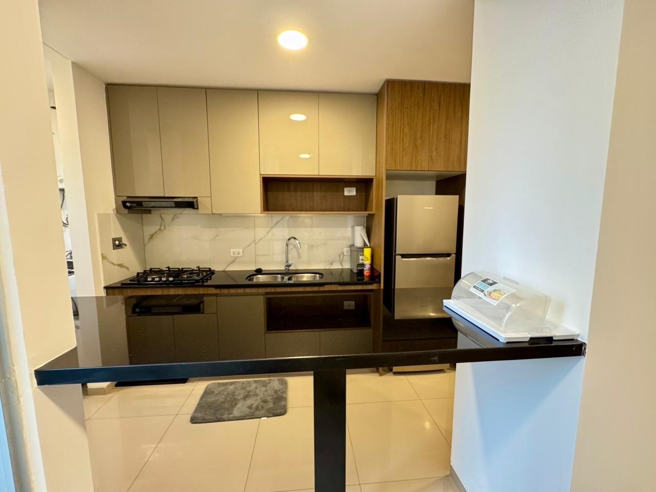 Departamento en Entre 2do y 3er anillo Oeste en Santa Cruz de la Sierra 2 dormitorios 2 baños  Foto 12