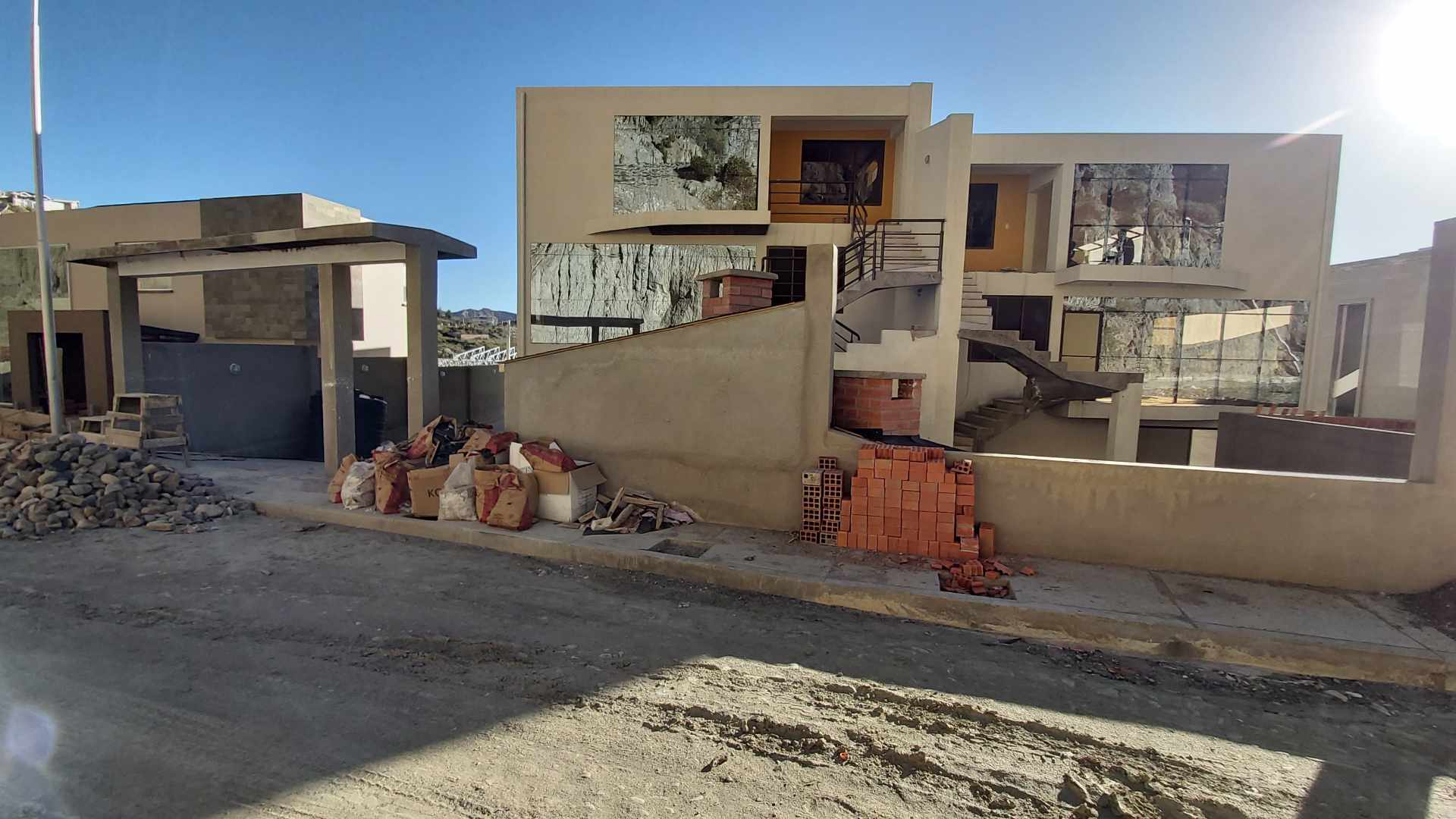 Casa en Achumani en La Paz 5 dormitorios 5 baños 3 parqueos Foto 2