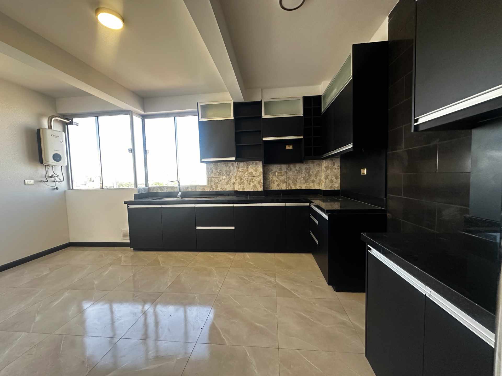 Departamento en AlquilerTorre Magenta - Calle Itenez Nro. 42, a media cuadra de la Av. Trinidad, entre 2do. y 1er. Anillo
 2 dormitorios 3 baños 1 parqueos Foto 3
