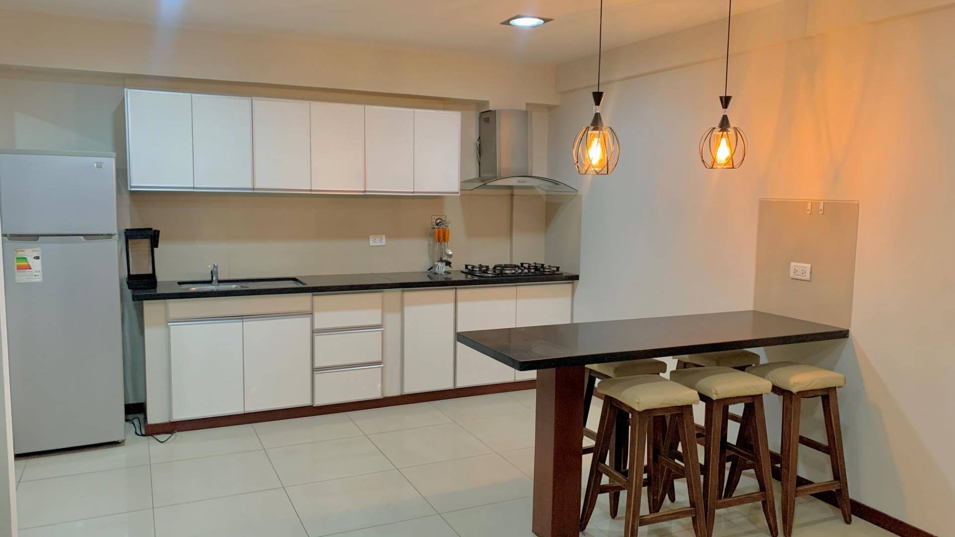 Departamento en Alquiler Calle Manuel Ignacio Salvatierra y calle Chuquisaca. 2 dormitorios 2 baños  Foto 1