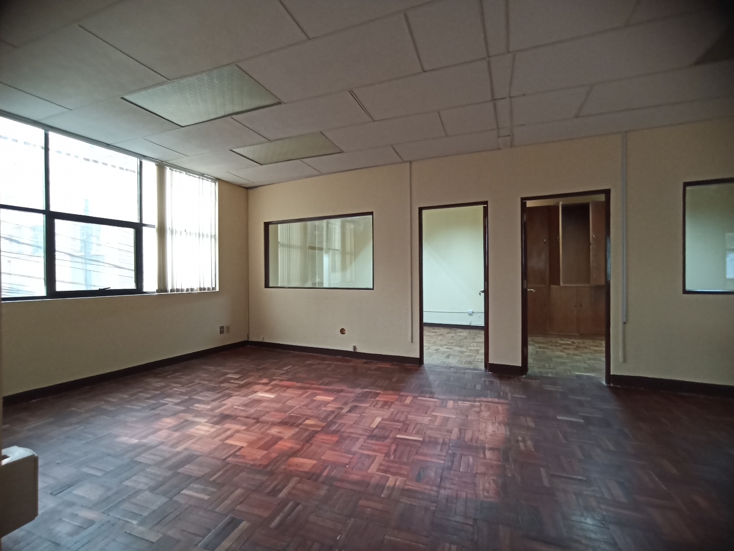 Oficina en Miraflores en La Paz 13 dormitorios 5 baños 2 parqueos Foto 2