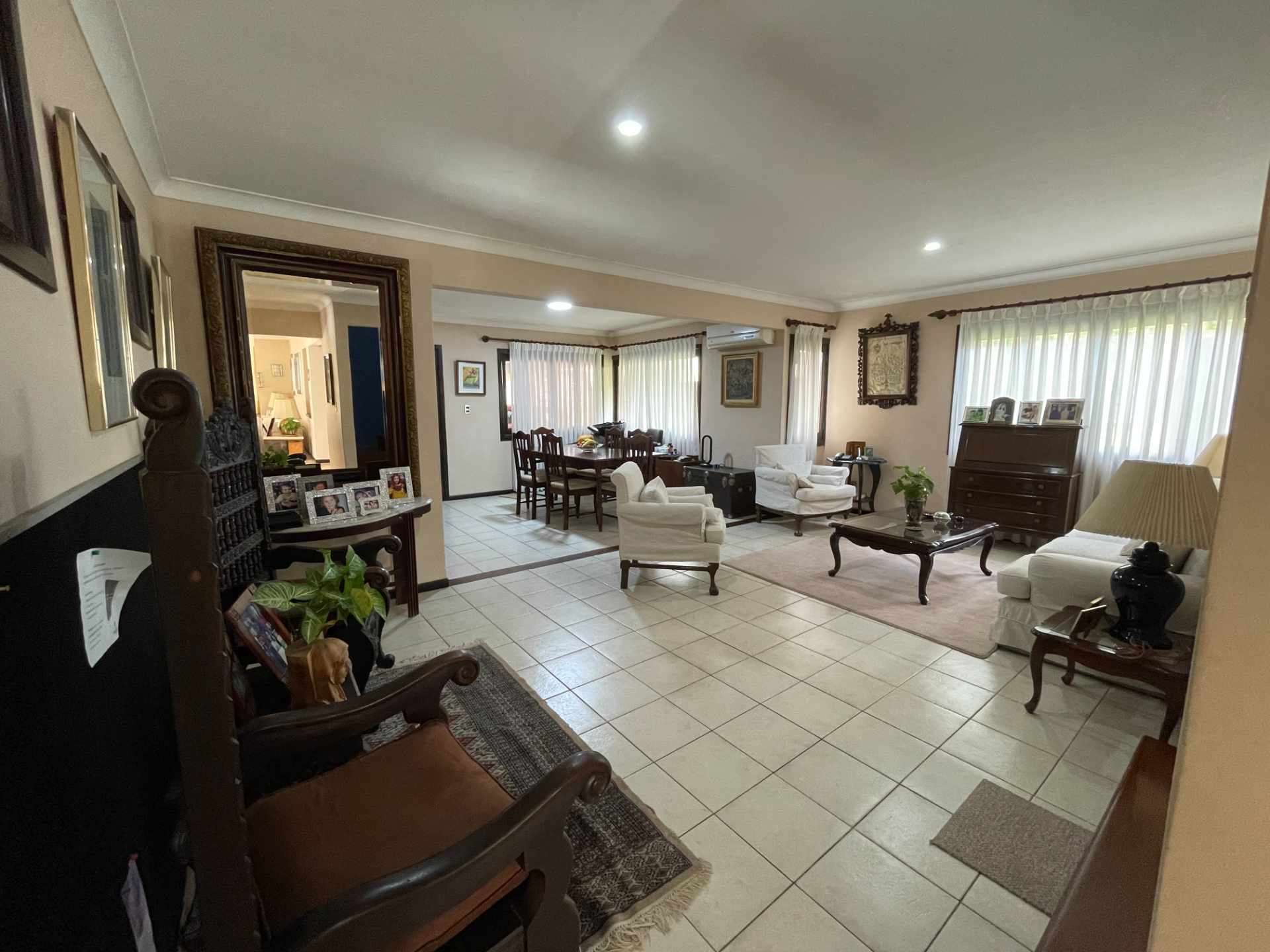 Casa en Entre 4to y 5to anillo Oeste en Santa Cruz de la Sierra 3 dormitorios 6 baños 4 parqueos Foto 18