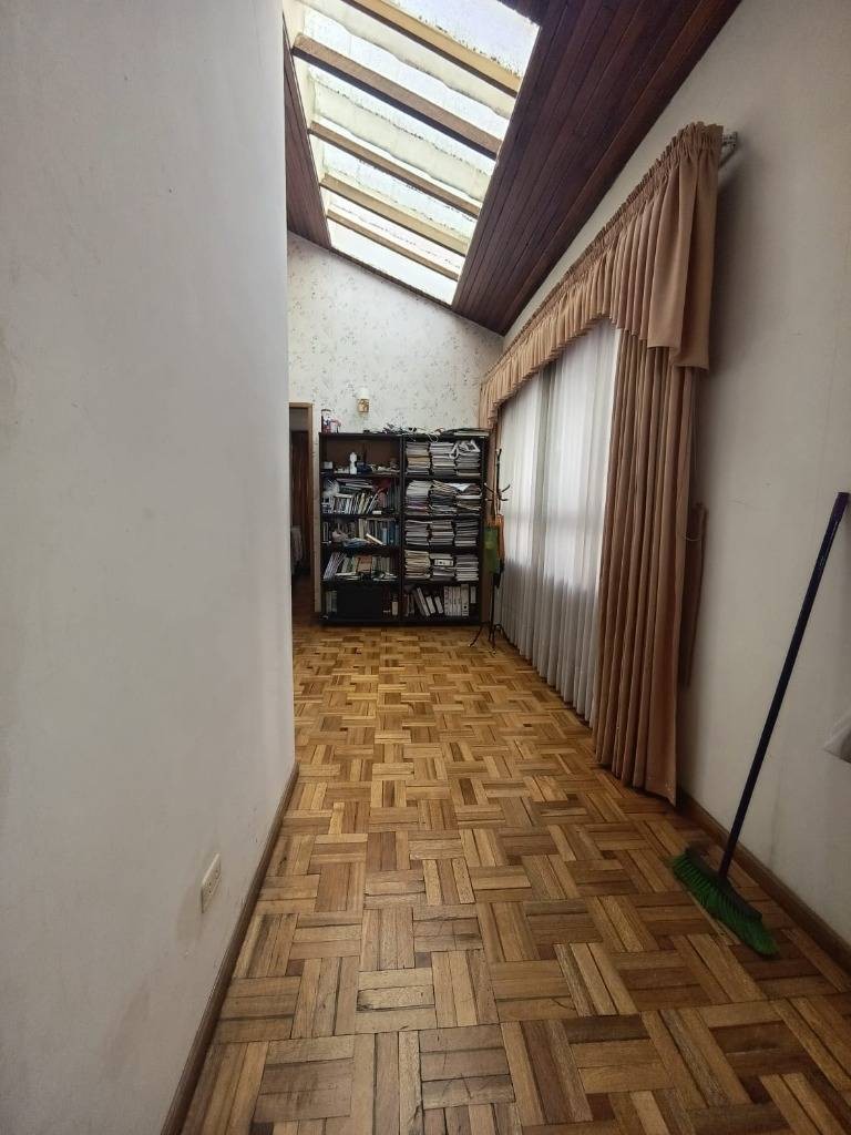 Casa en Calacoto en La Paz 4 dormitorios 5 baños 3 parqueos Foto 9