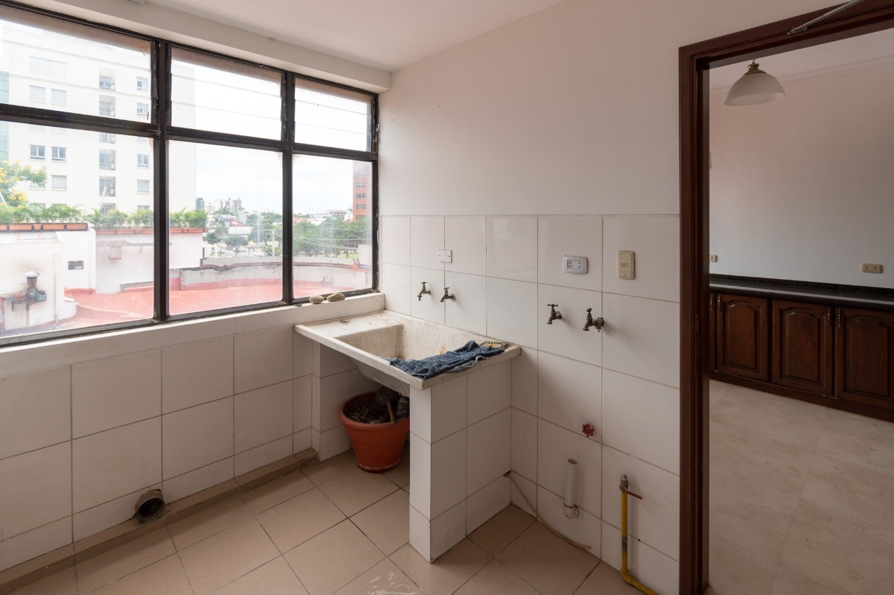 Departamento en VentaCONDOMINIO ARANJUEZ 
En pleno corazón empresarial Av. San Martín esquina calle I Este. 4 dormitorios 3 baños 2 parqueos Foto 1