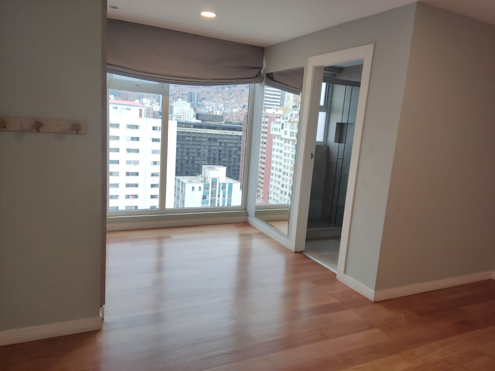 Departamento en AlquilerAv. 6 de agosto y esquina belisario salina, edif Carlos David Foto 10