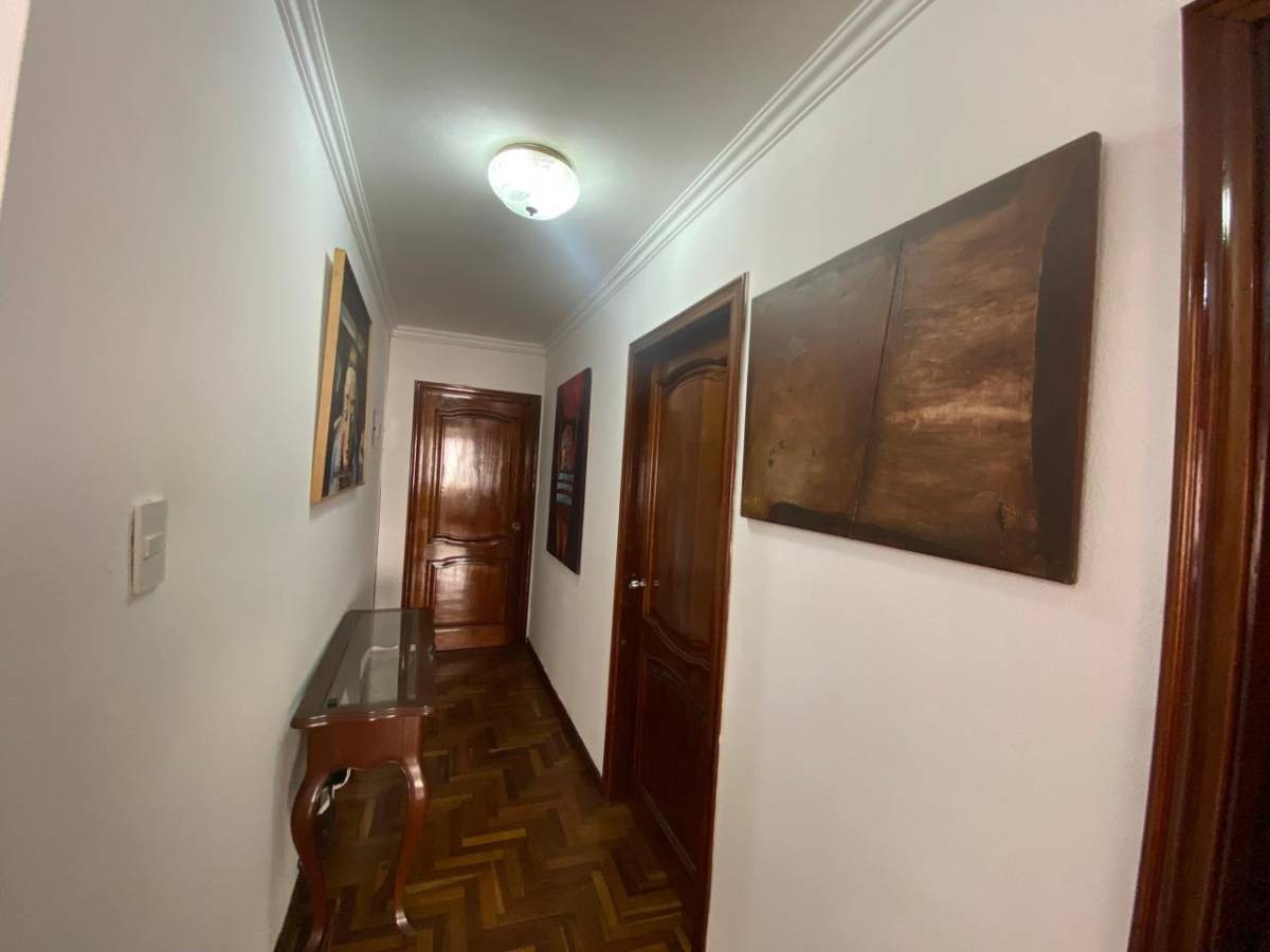 Departamento en San Jorge en La Paz 4 dormitorios 4 baños 1 parqueos Foto 8