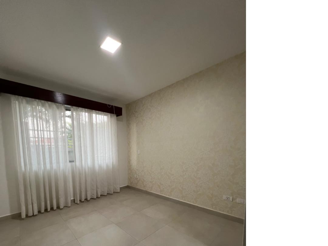 En Alquiler a $us 750 Foto 4