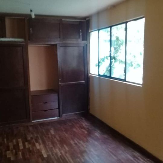 Casa en Irpavi en La Paz 4 dormitorios 3 baños 1 parqueos Foto 2