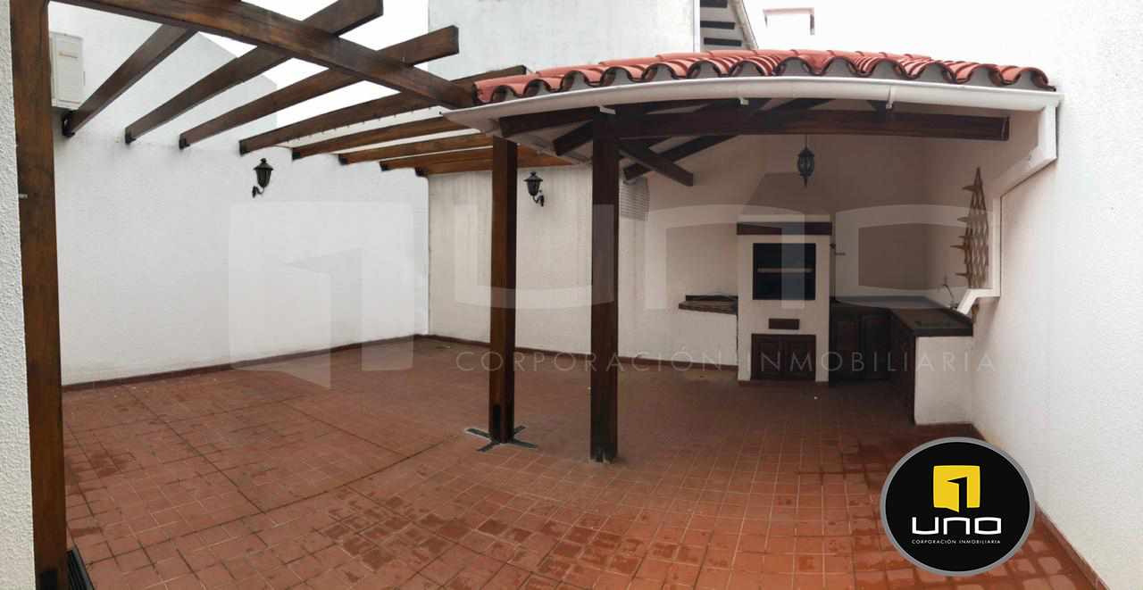 Casa en VentaAvenida Roca y Coronado entre 3er y 4to anillo. Foto 15