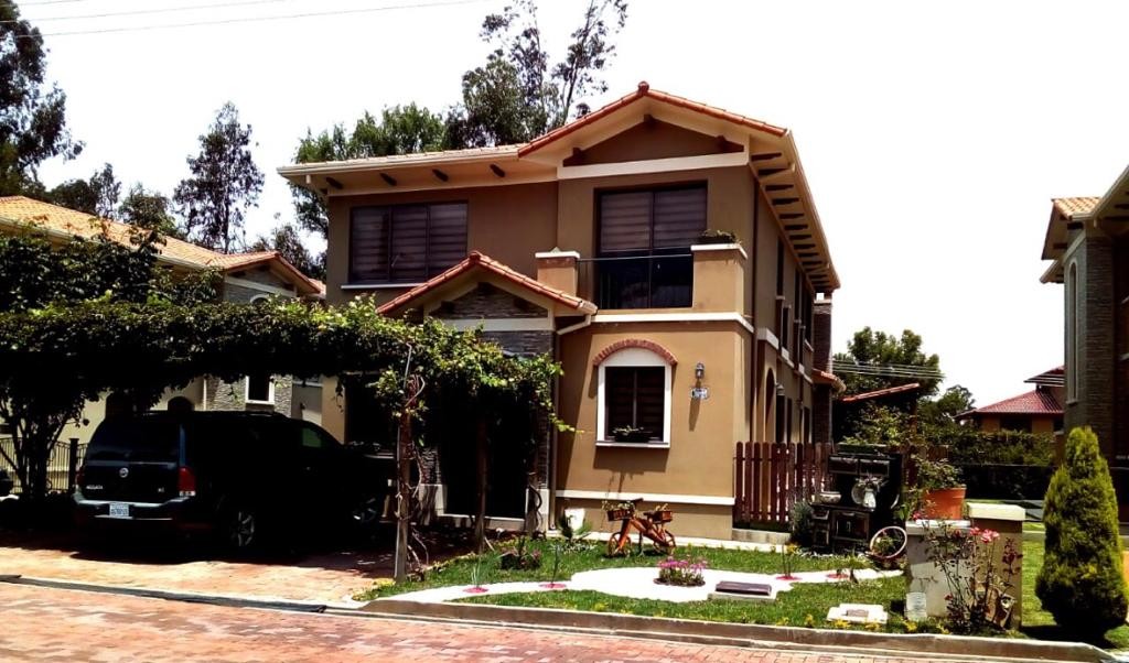 Casa en VentaTiquipaya: Avenida ecológica calle Santiaguilla, condominio La Serena Foto 10