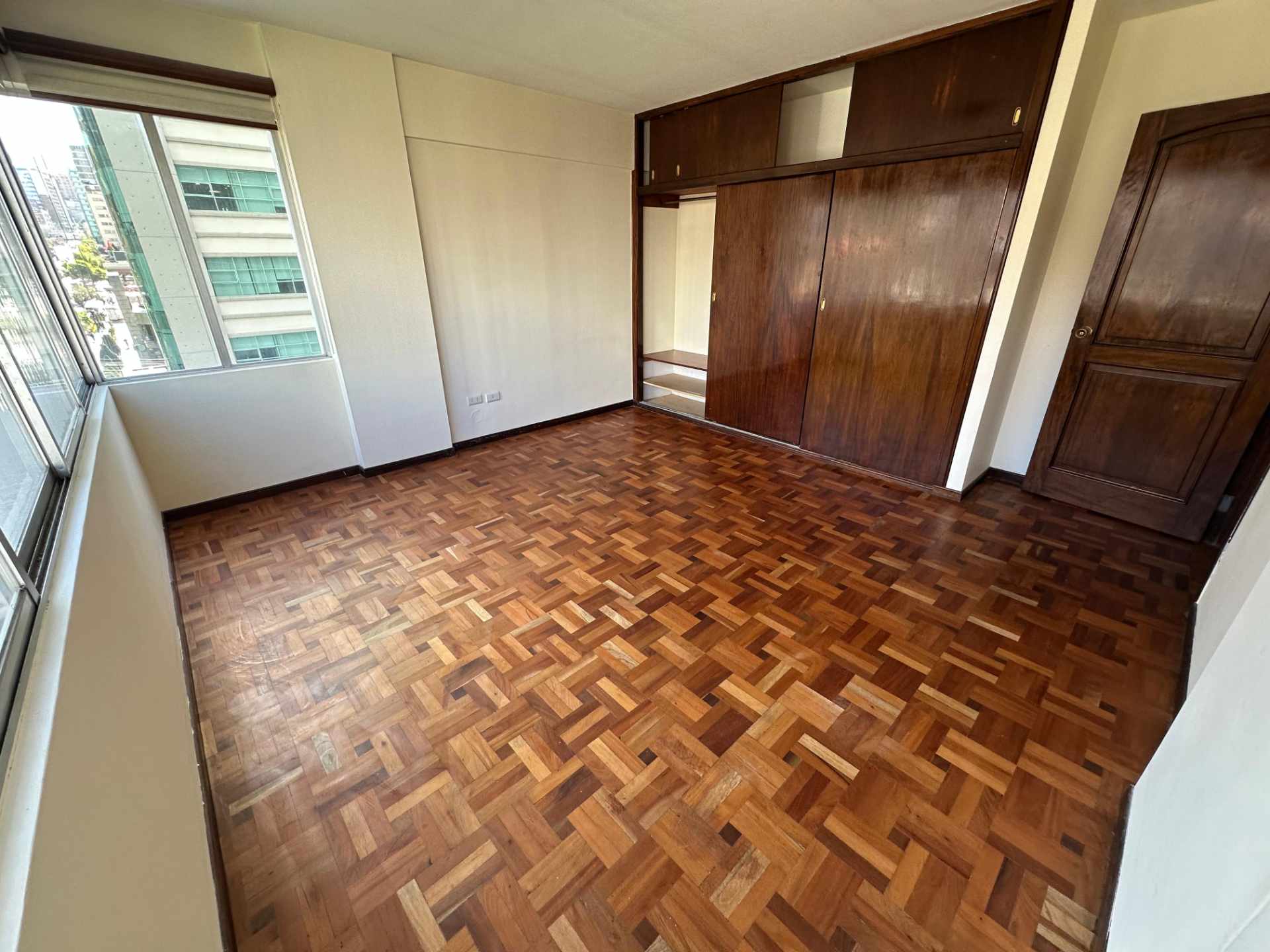Departamento en San Jorge en La Paz 4 dormitorios 4 baños 1 parqueos Foto 2