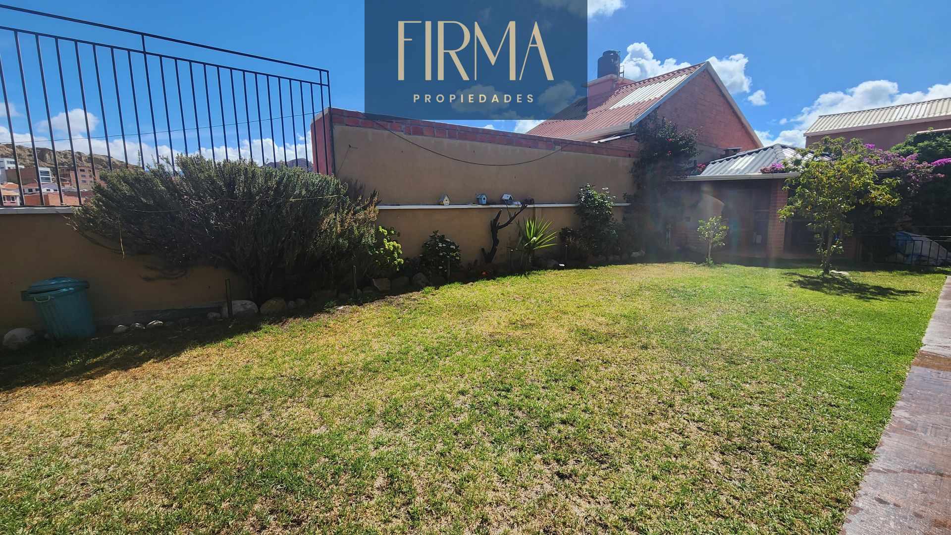 Casa CASA EN VENTA, MALLASILLA FRENTE A PLAZA Foto 3