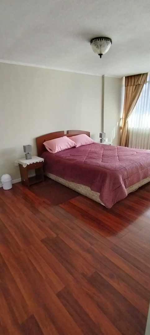 Departamento en AlquilerBAJO SOPOCACHI 3 dormitorios 3 baños 1 parqueos Foto 8