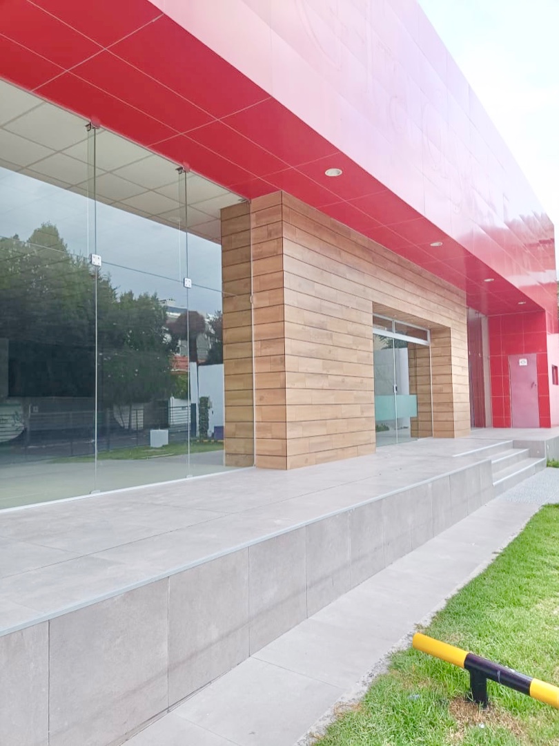 Casa en AlquilerCASA PARA NEGOCIO U OFICINA, EN ALQUILER, CALACOTO  3 dormitorios 3 baños 8 parqueos Foto 2