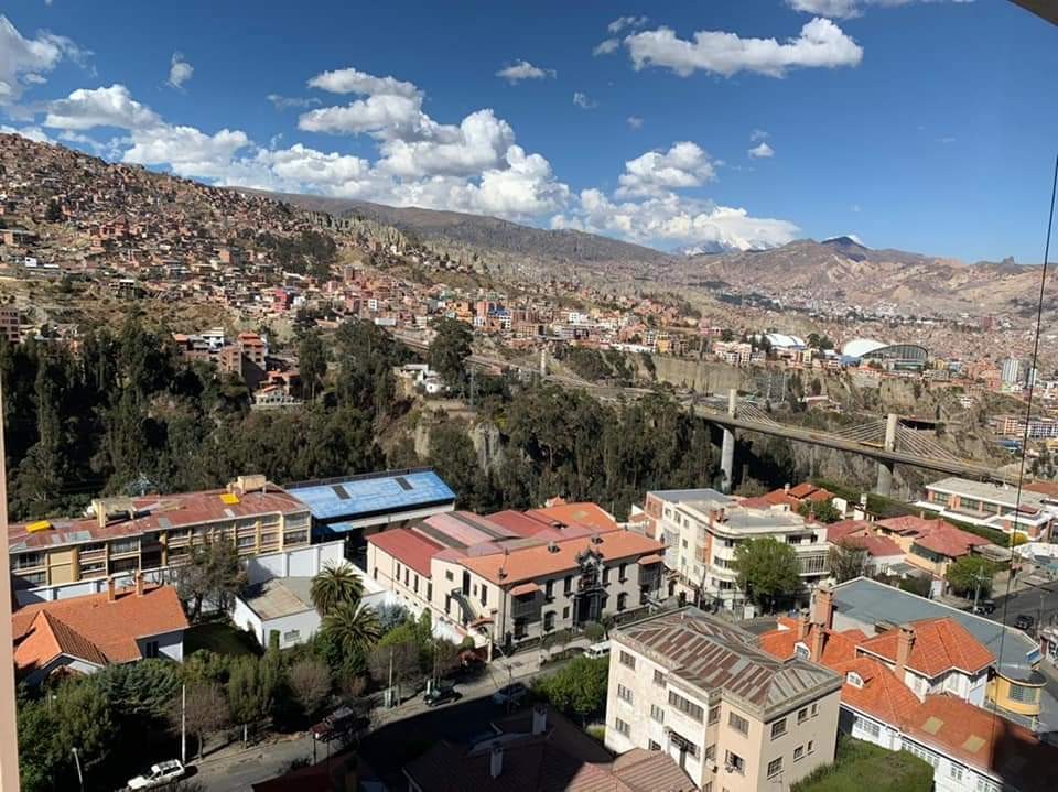 Departamento en San Jorge en La Paz 3 dormitorios 3 baños 1 parqueos Foto 3