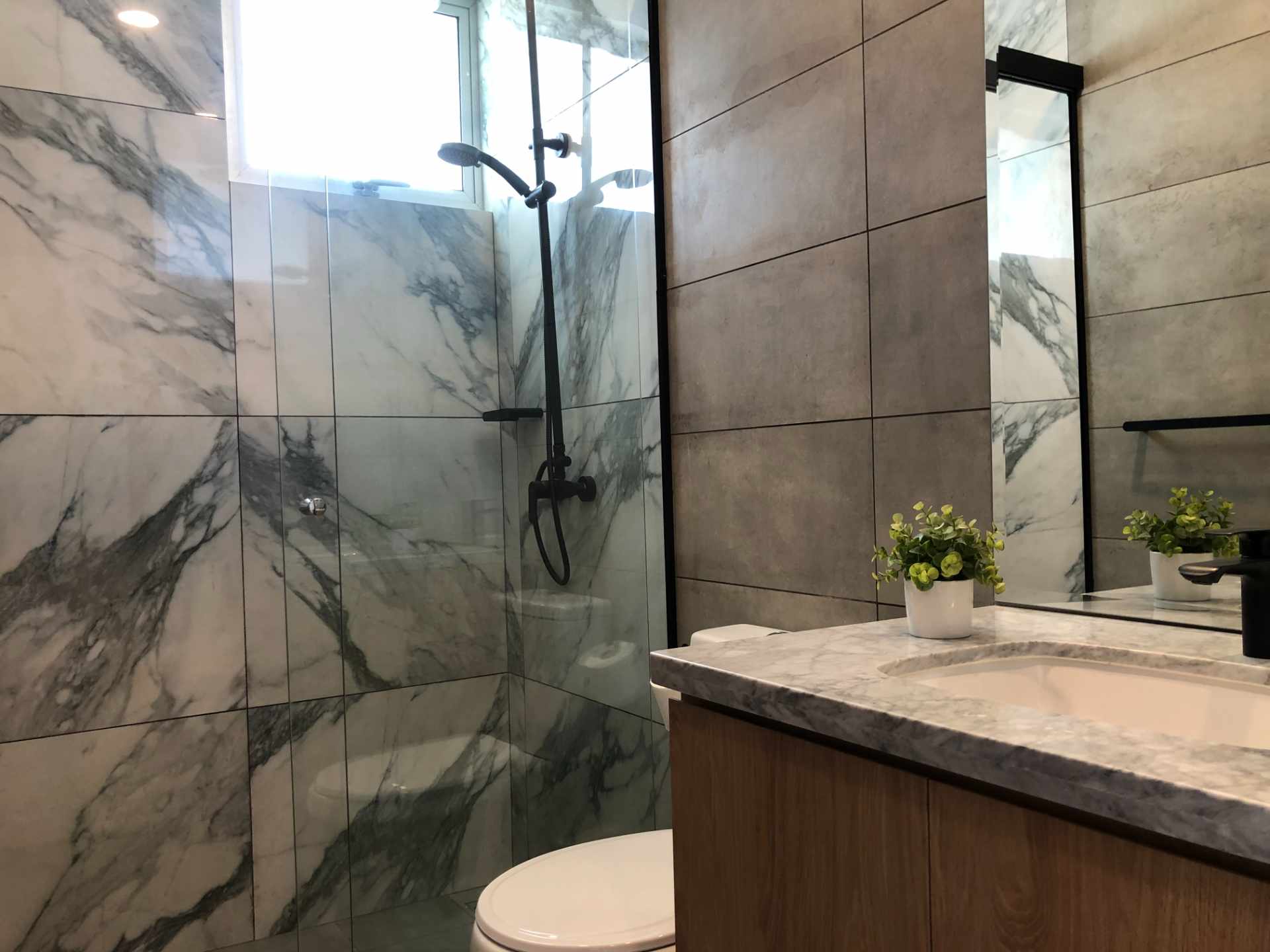 Casa en Entre 8vo y 9no anillo Norte en Santa Cruz de la Sierra 3 dormitorios 3 baños 2 parqueos Foto 18