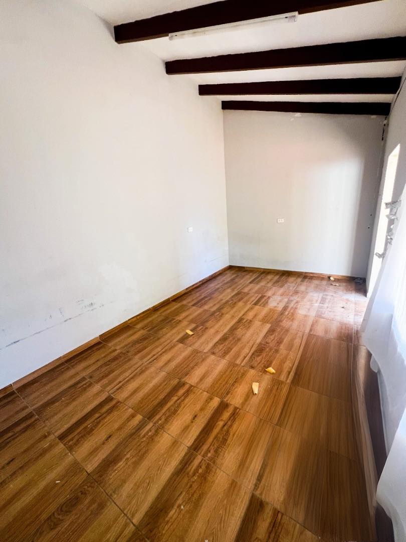 Local comercial en Villa 1ero de Mayo en Santa Cruz de la Sierra  3 baños  Foto 5