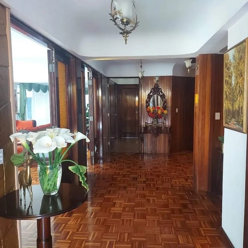 Casa en Achumani en La Paz 7 dormitorios 5 baños 4 parqueos Foto 1