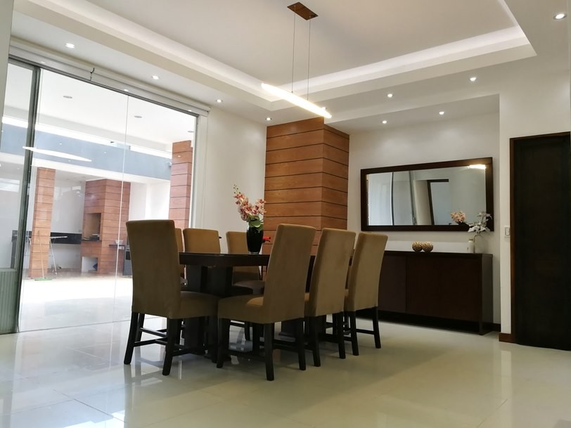 Casa en Doble vía La Guardia en Santa Cruz de la Sierra 4 dormitorios 4 baños 4 parqueos Foto 4