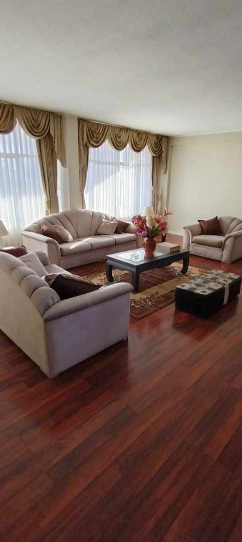 Departamento en AlquilerBAJO SOPOCACHI 3 dormitorios 3 baños 1 parqueos Foto 1