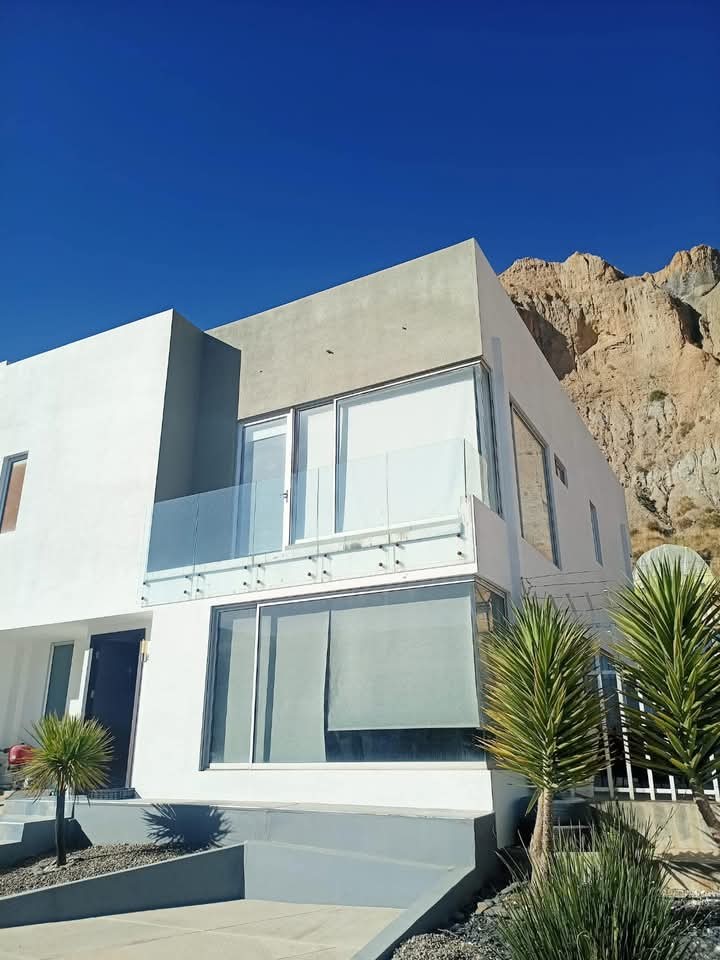 Casa en Auquisamaña en La Paz 4 dormitorios 4 baños 2 parqueos Foto 1